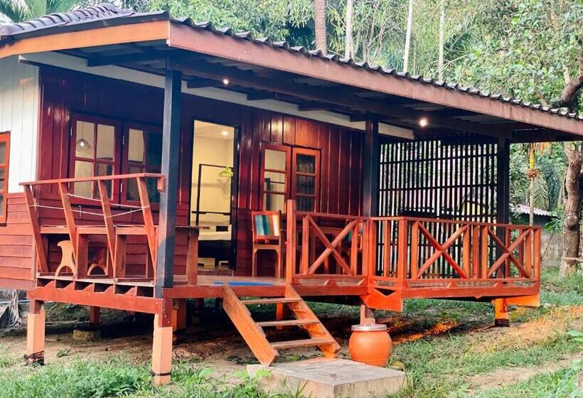 اتاق خانوادگی با چشم‌انداز باغ, Marina Resort Koh Phayam Ranong