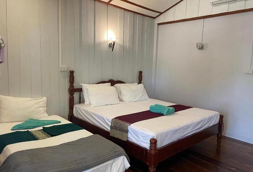 بانگلوی استاندارد با چشم‌انداز دریا, Marina Resort Koh Phayam Ranong