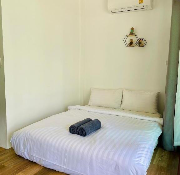 اتاق سه نفره دلوکس با چشم‌انداز دریا, Marina Resort Koh Phayam Ranong