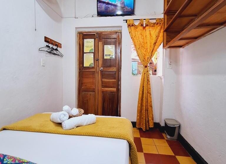 Номер Стандарт Совместная Ванная, Hostal Colombian Gold