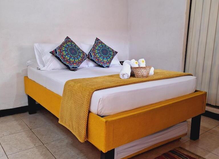 Номер Стандарт Трехместный, Hostal Colombian Gold