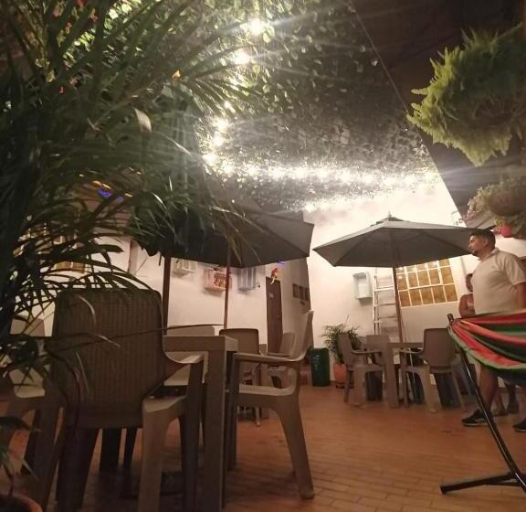 Номер Стандарт Трехместный, Hostal Colombian Gold