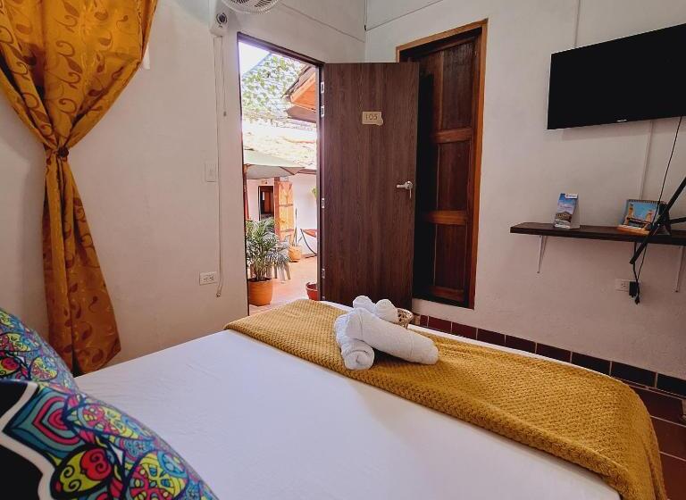 Номер Стандарт, Hostal Colombian Gold