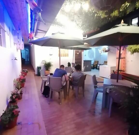 Номер Стандарт, Hostal Colombian Gold
