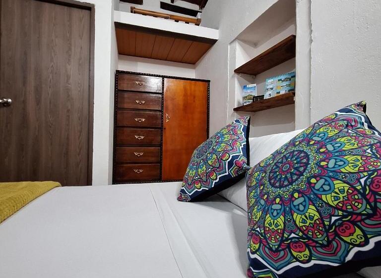 Четырехместный Номер Стандарт, Hostal Colombian Gold