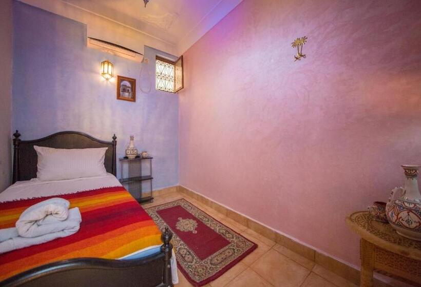 اتاق استاندارد یک تخته با سرویس بهداشتی مشترک, Riad Haddaji Fes