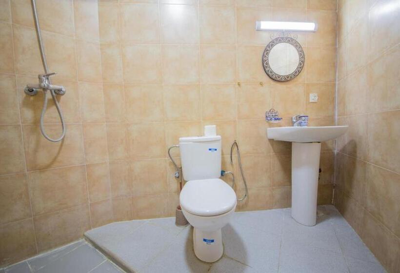 اتاق استاندارد چهارنفره با سرویس بهداشتی مشترک, Riad Haddaji Fes