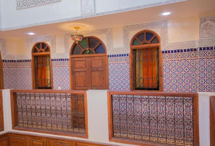 اتاق استاندارد چهارنفره با سرویس بهداشتی مشترک, Riad Haddaji Fes