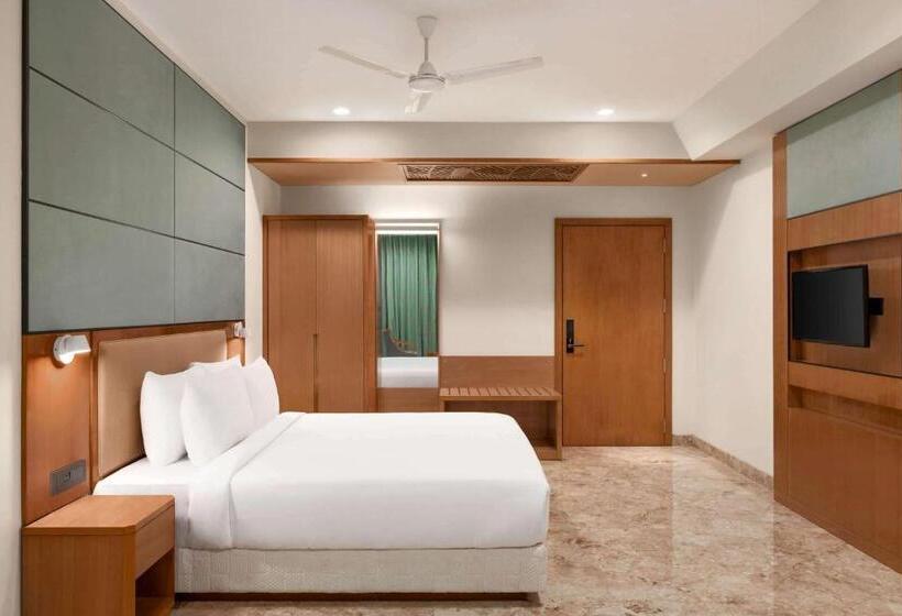 适合残疾人士使用的带超级大床的标准间, Howard Johnson By Wyndham Udaipur Roop Nagar