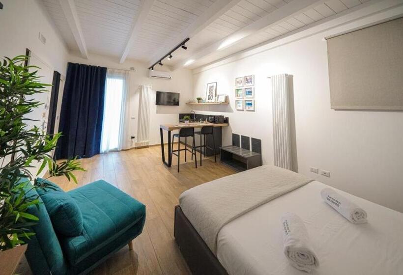 Номер Стандарт с Балконом, Run House 07 Rooms & Apartments