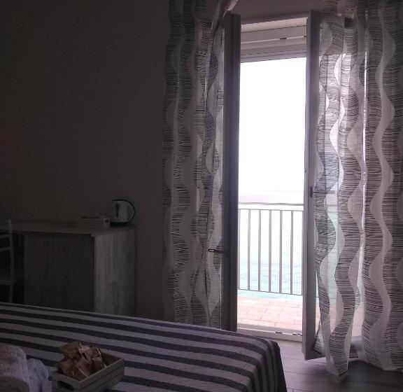 Quarto Deluxe Vista Mar com Sacada, B&b Domus Piedigrotta