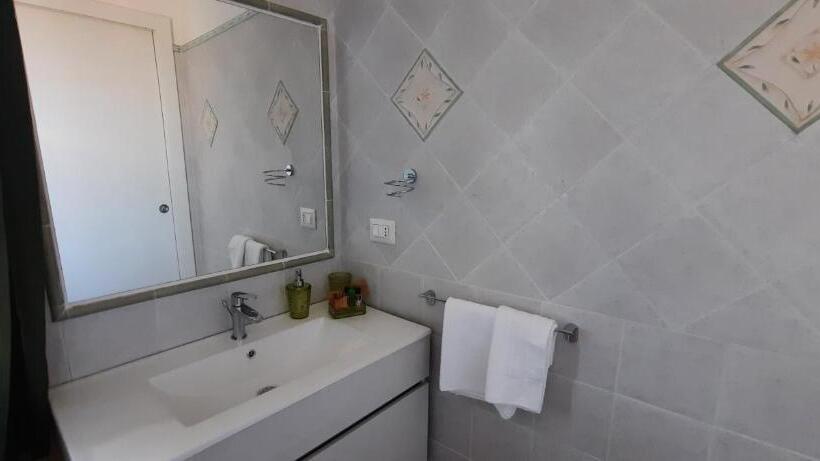 اتاق لوکس با چشم‌انداز دریا, B&b Monte Becco