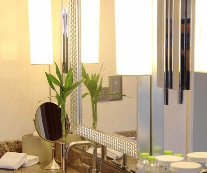 اتاق اجرایی با چشم‌انداز دریا, Hilton Qingdao Golden Beach