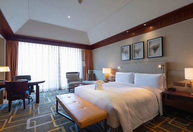 اتاق اجرایی با چشم‌انداز دریا, Hilton Qingdao Golden Beach