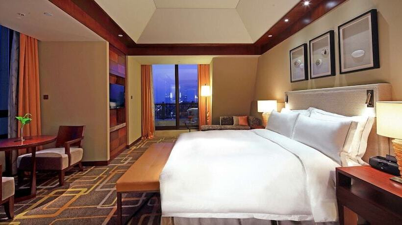 سوییت اجرایی, Hilton Qingdao Golden Beach