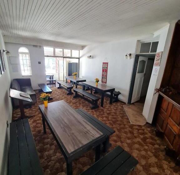 Quarto Estandar, Melville House
