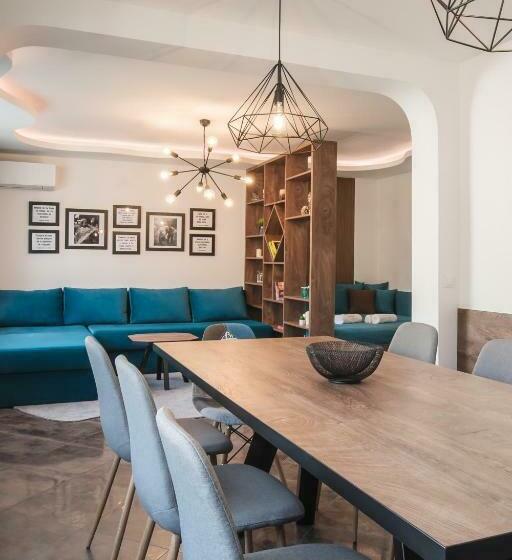 Family Suite, орфеевите песни