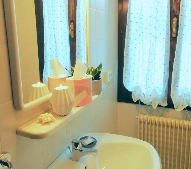 Семейный Номер, Elison On The Lake B&b