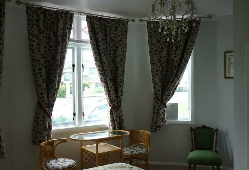 Номер Стандарт, Fossil Coast B&b