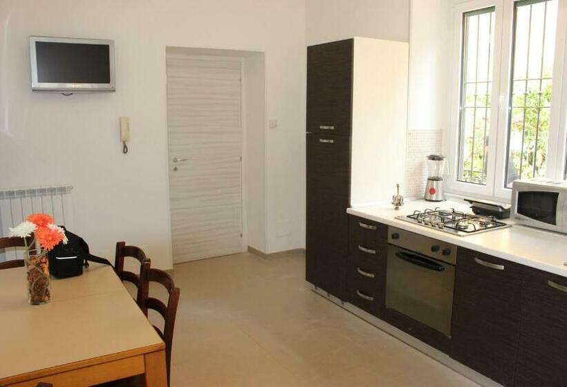 آپارتمان 2 خوابه, La Casa Dell Emigrante