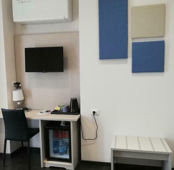 اتاق راحتی سه تخته, Les Chambres De La Place