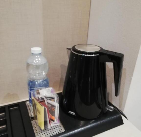 اتاق راحتی سه تخته, Les Chambres De La Place