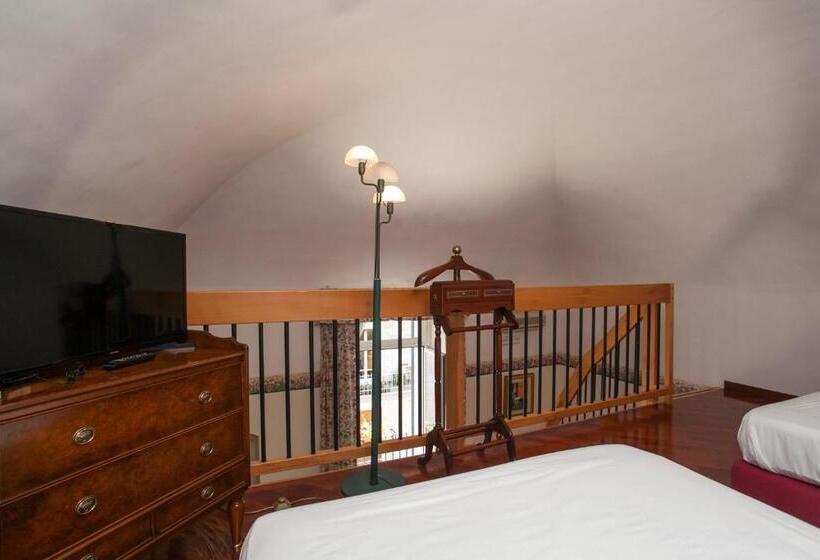 استودیوی استاندارد, Zodiacus Residence