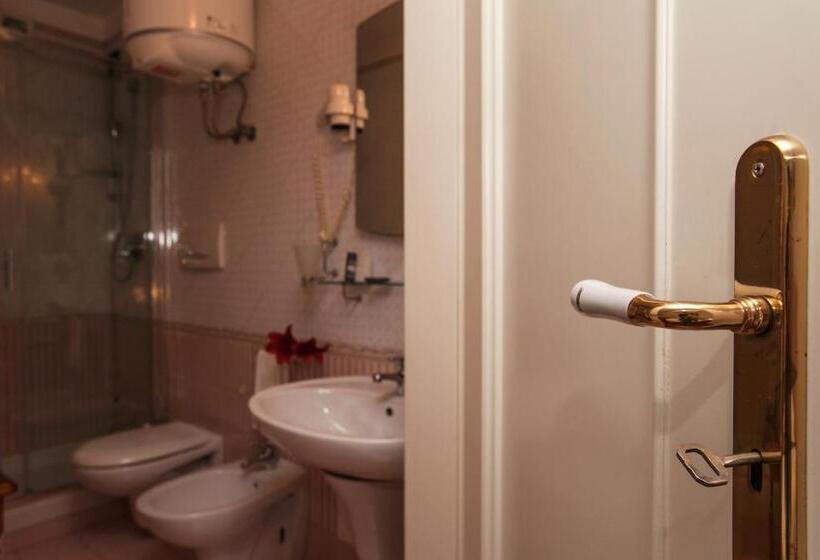 استودیوی استاندارد, Zodiacus Residence