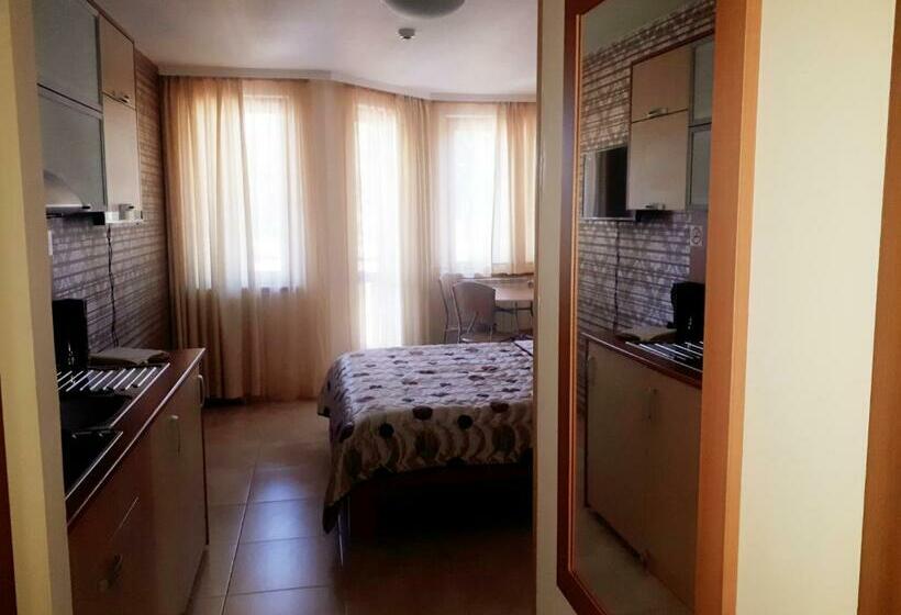 استودیو استاندارد با بالکن, Enjoy Studios And Lovely Apartment Villa Park