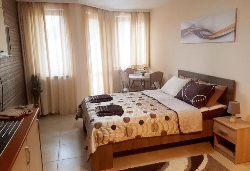 استودیو استاندارد با بالکن, Enjoy Studios And Lovely Apartment Villa Park