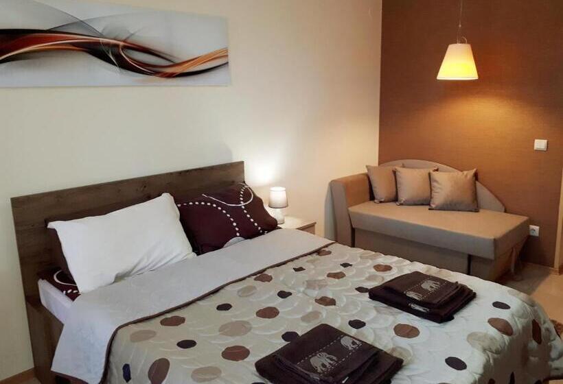 استودیو استاندارد با بالکن, Enjoy Studios And Lovely Apartment Villa Park