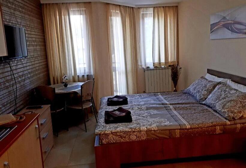 استودیو استاندارد با بالکن, Enjoy Studios And Lovely Apartment Villa Park