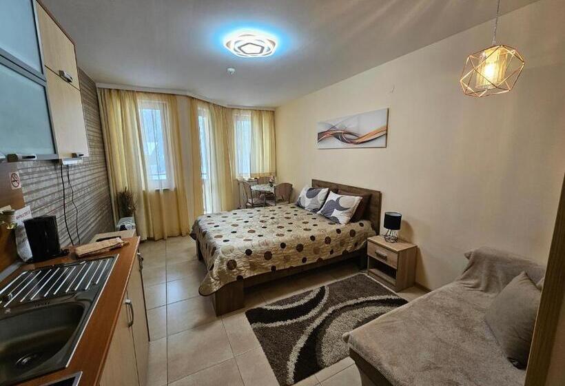 استودیو استاندارد با بالکن, Enjoy Studios And Lovely Apartment Villa Park