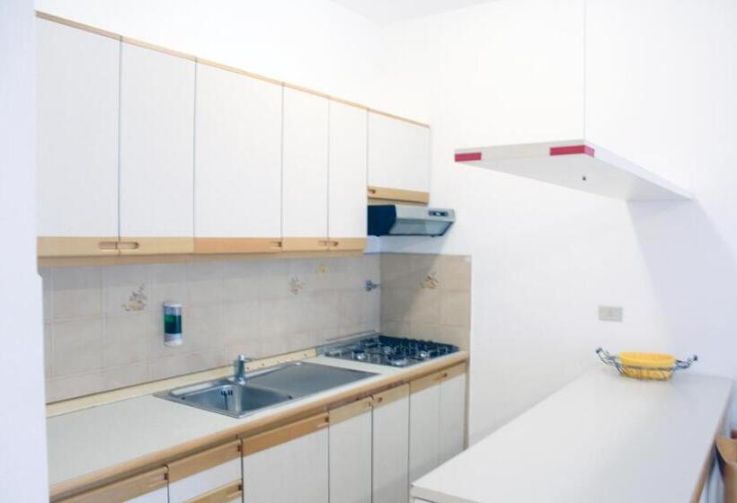 آپارتمان 1 خوابه با تراس, Casa Roberta