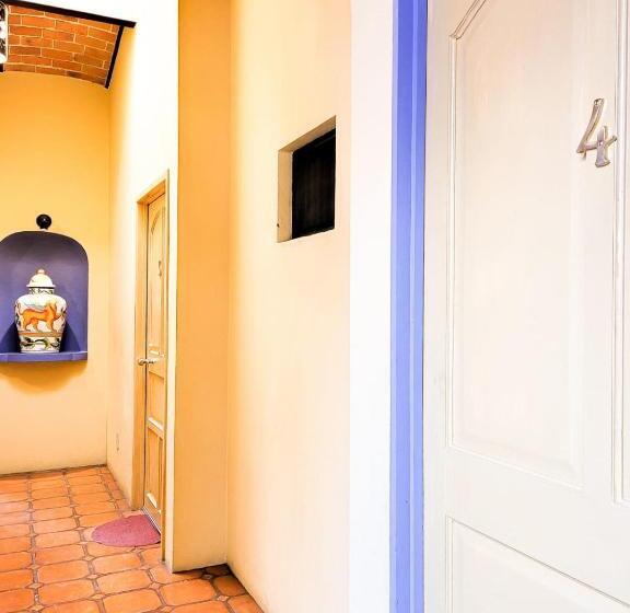 Standard Szoba King Size Bed, Estrellita S Bed & Breakfast