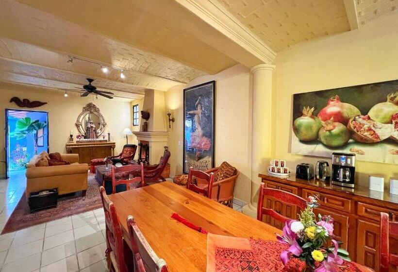 Superior Szoba King Size Bed, Estrellita S Bed & Breakfast