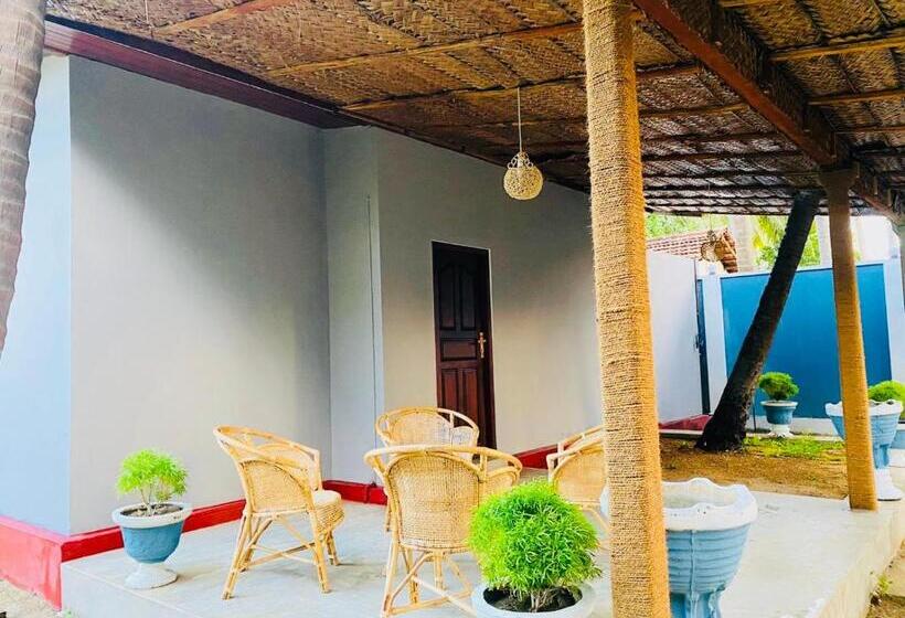 کلبه ییلاقی, Nilaveli Hybrid Holiday