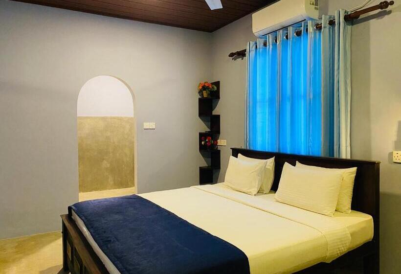 کلبه ییلاقی, Nilaveli Hybrid Holiday