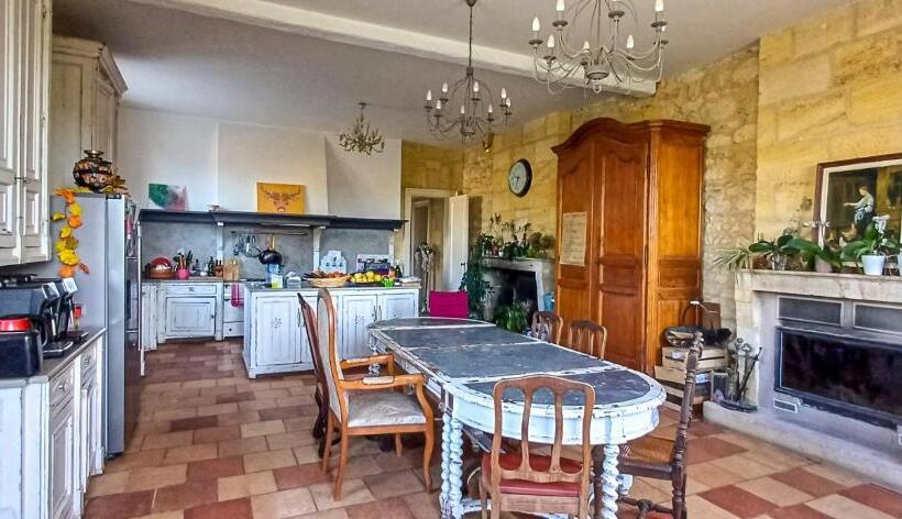 Вилла с 1 спальней и бассейном, Chateau Erigoye