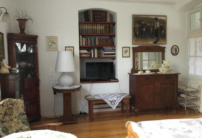 Студио Стандарт Вид на Сад, Villa Magdi Vendégház