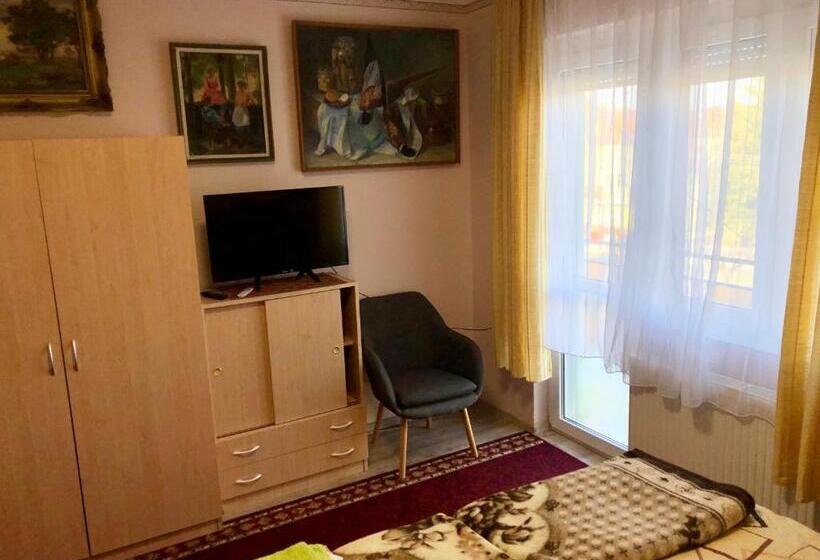 اتاق استاندارد با بالکن, Károly Vendégház