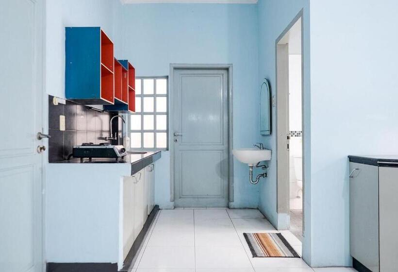 סוויטה, Reddoorz Plus @ Jalan Iskandar Muda Medan
