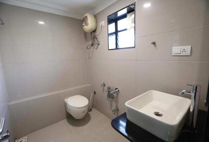 اتاق استاندارد چهار تخته, Shagun Rooms & Banquet, Surat