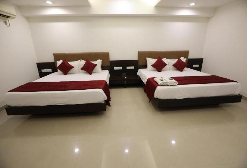 اتاق استاندارد چهار تخته, Shagun Rooms & Banquet, Surat