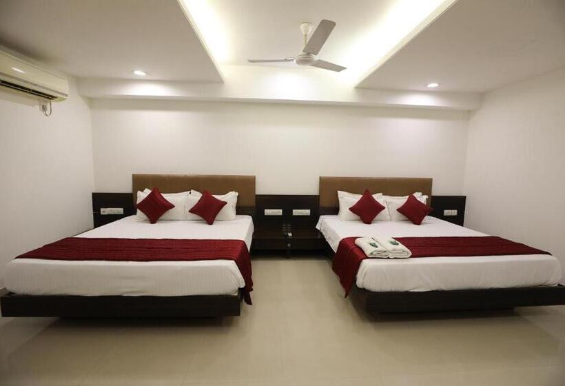 اتاق استاندارد چهار تخته, Shagun Rooms & Banquet, Surat
