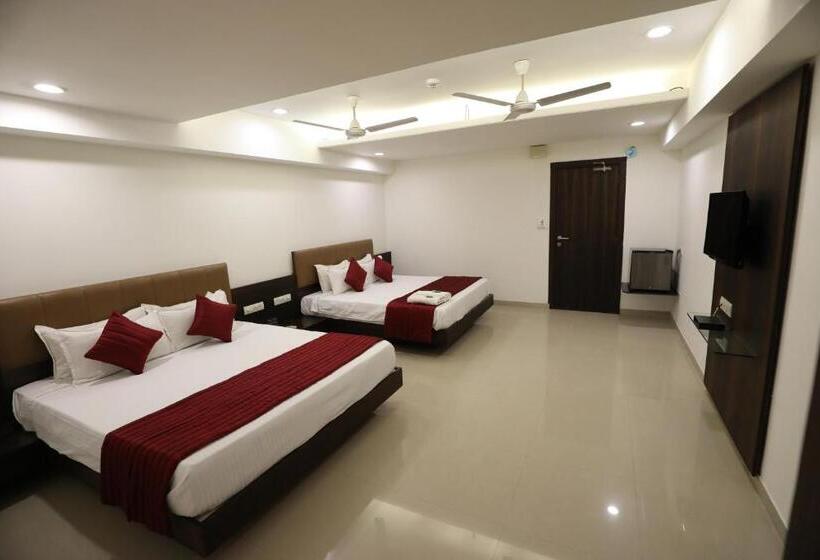 اتاق استاندارد چهار تخته, Shagun Rooms & Banquet, Surat