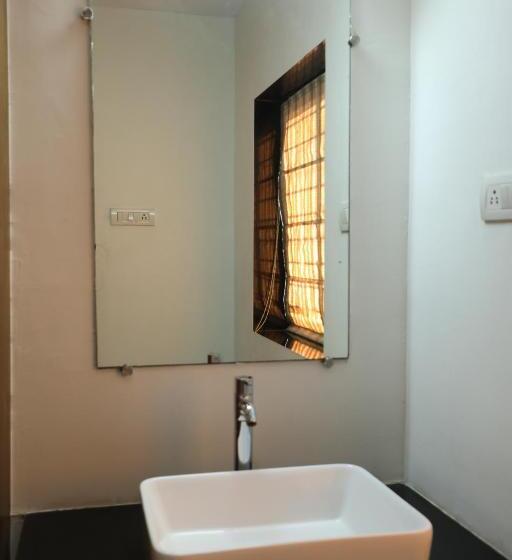 اتاق لوکس, Shagun Rooms & Banquet, Surat