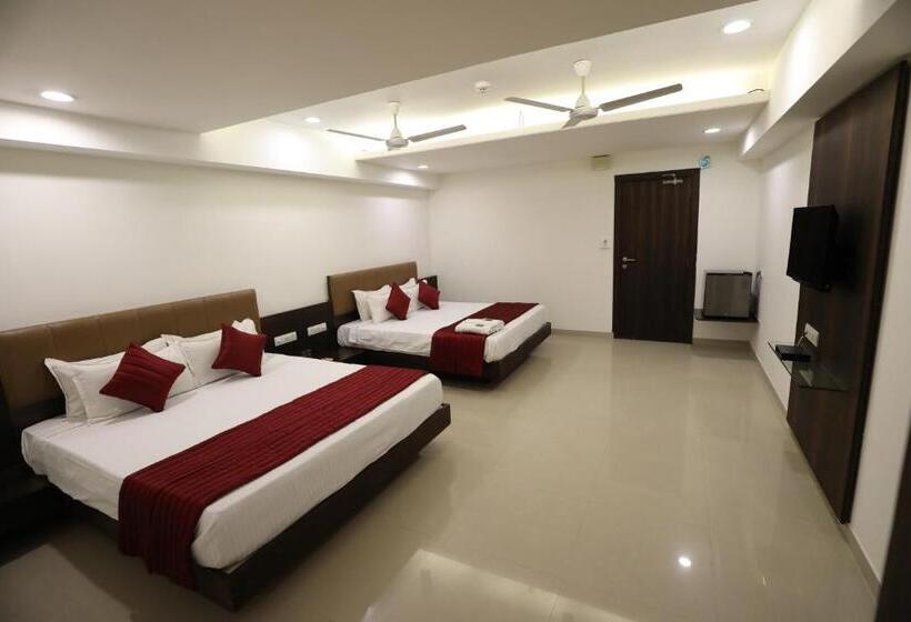 اتاق استاندارد چهار تخته, Shagun Rooms & Banquet, Surat