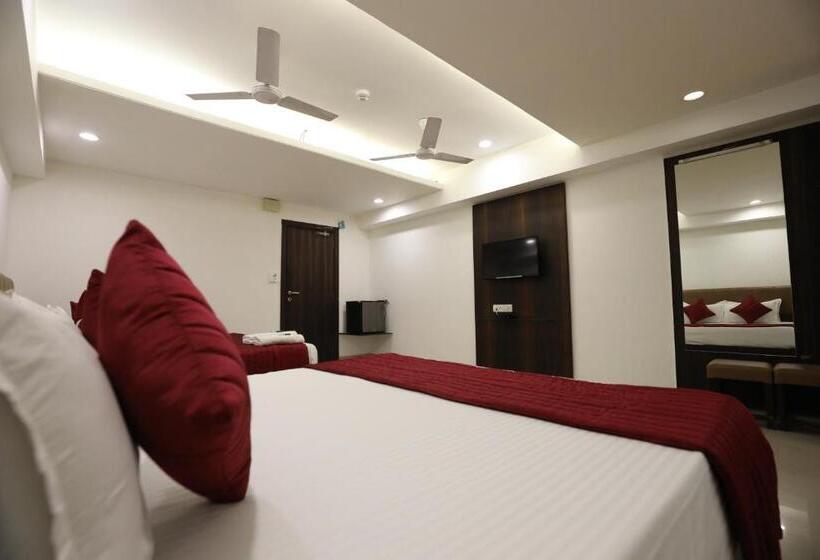 اتاق استاندارد چهار تخته, Shagun Rooms & Banquet, Surat