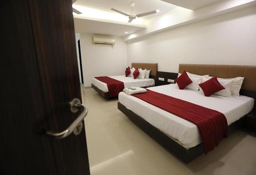 اتاق استاندارد چهار تخته, Shagun Rooms & Banquet, Surat
